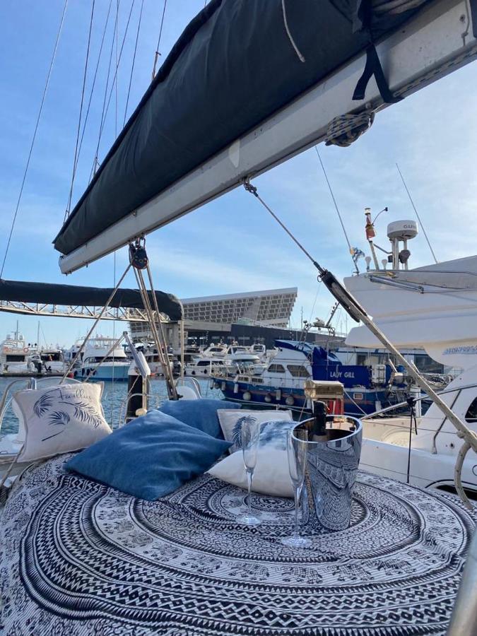 Velero En Port Forum Sail Boat Bateau-hôtel Barcelone